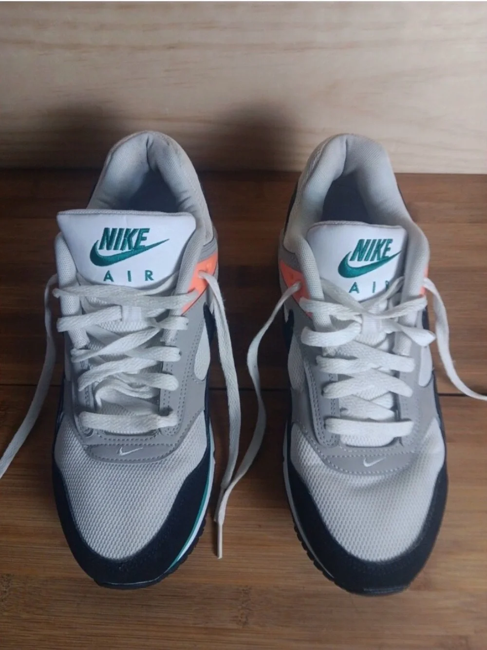 Nike Air Max Correlate women's sneaker Black, White, Teal & Pink size 10 -EUC